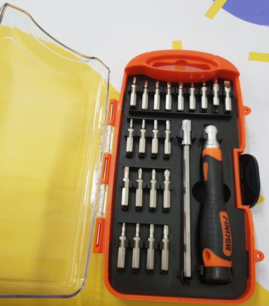 Set of screwdrivers and bits 23pc finder.jpg